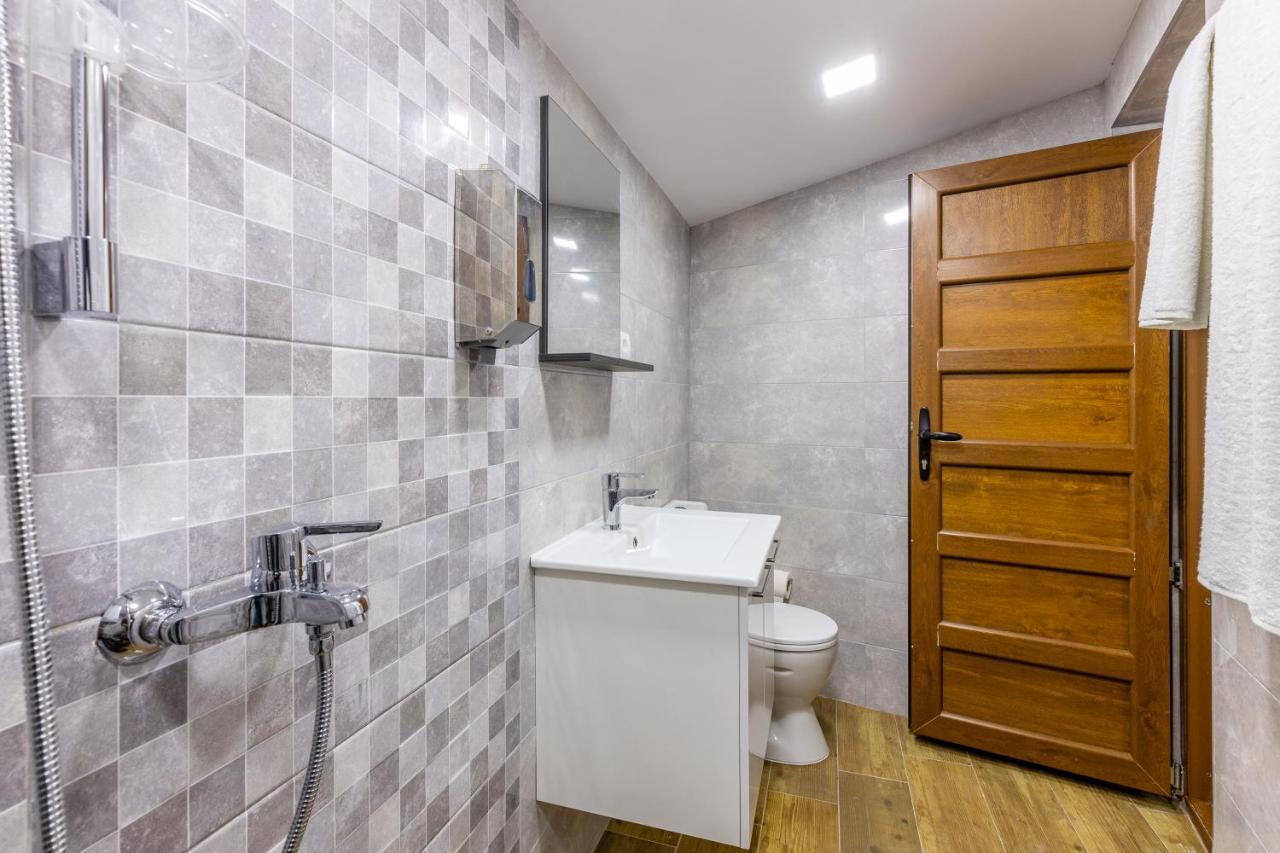 Luxury House Lotos Apartment Golubovci Ngoại thất bức ảnh