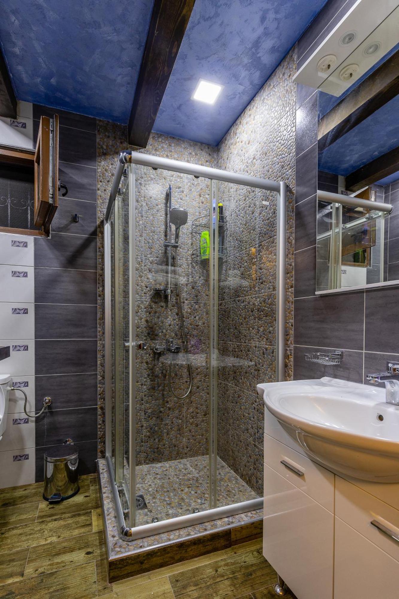 Luxury House Lotos Apartment Golubovci Ngoại thất bức ảnh
